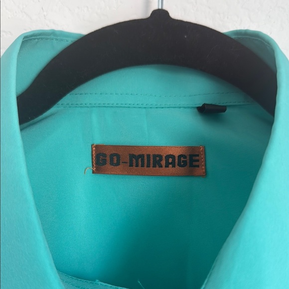 Casual Blue Button Down Shirt with Classic Collar - Picture 2 of 9